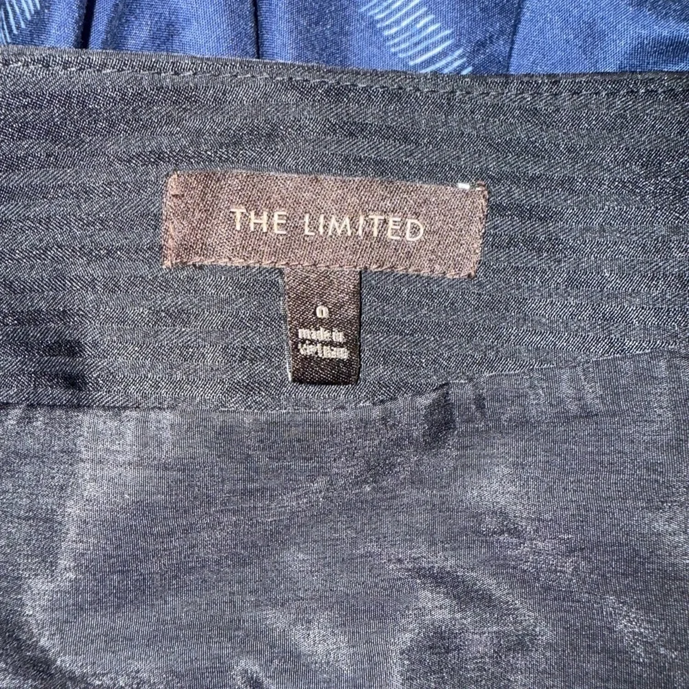 The Limited chic pencil
